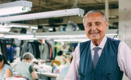 Nazi gömleklerini dikmekten ABD’de zirveye: Efsane terzi yaşamını yitirdi