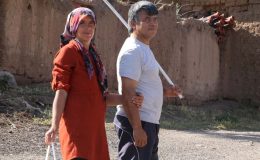 Görme engelli çift, birbirlerine destek olarak hayatlarını kolaylaştırıyor