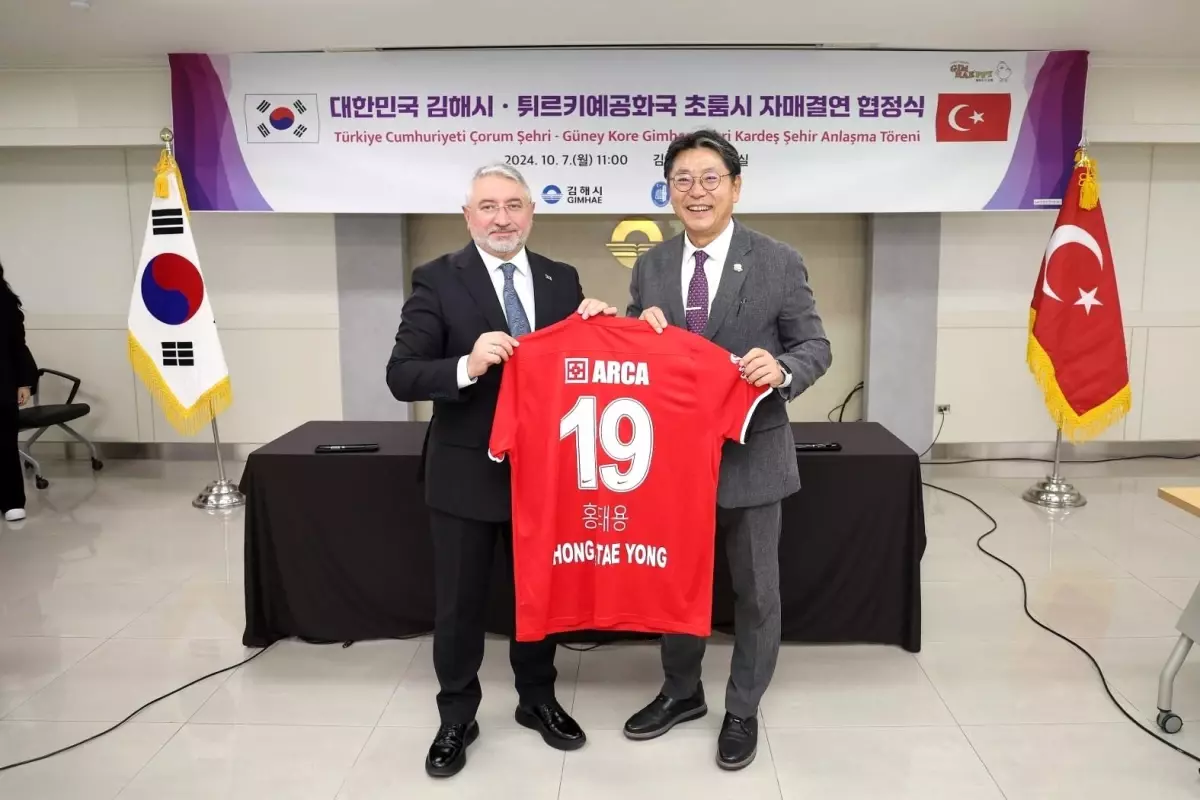 Gimhae’de Hitit Sergisi Açılışı ve Çorum FK Forması Hediye Töreni