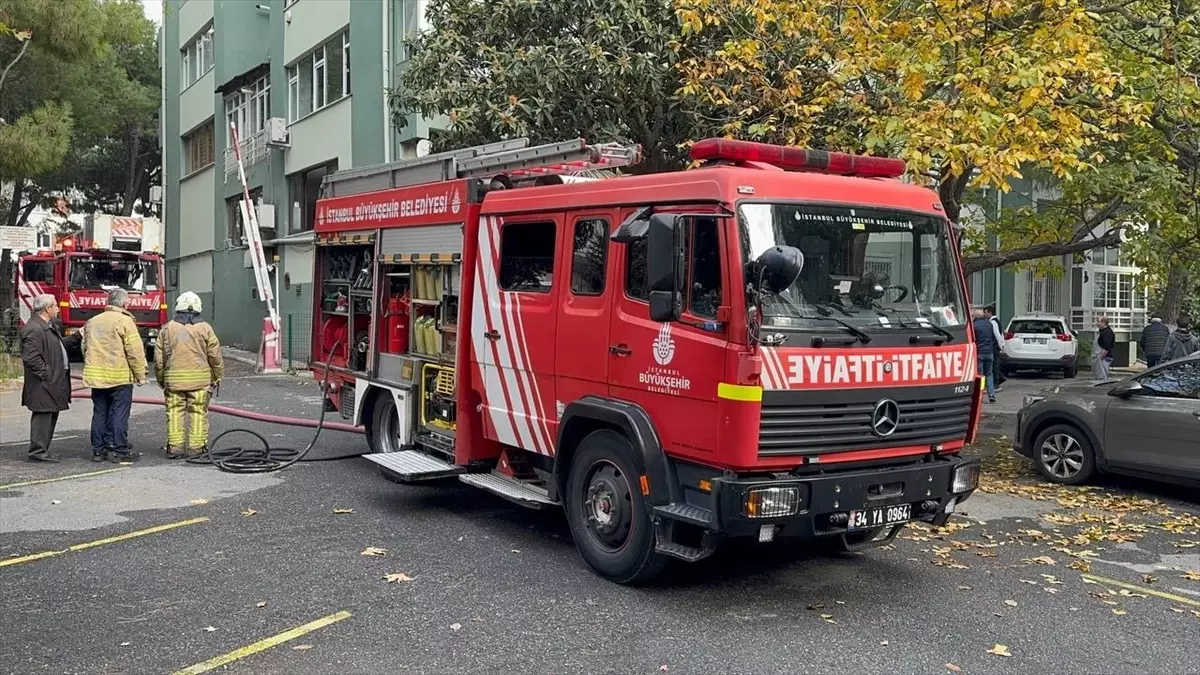 Kadıköy’de Restoran Bacasını Yangın Söndürüldü
